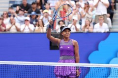 阿隆索与施蒂勒：传奇球星情谊与球场数据传承